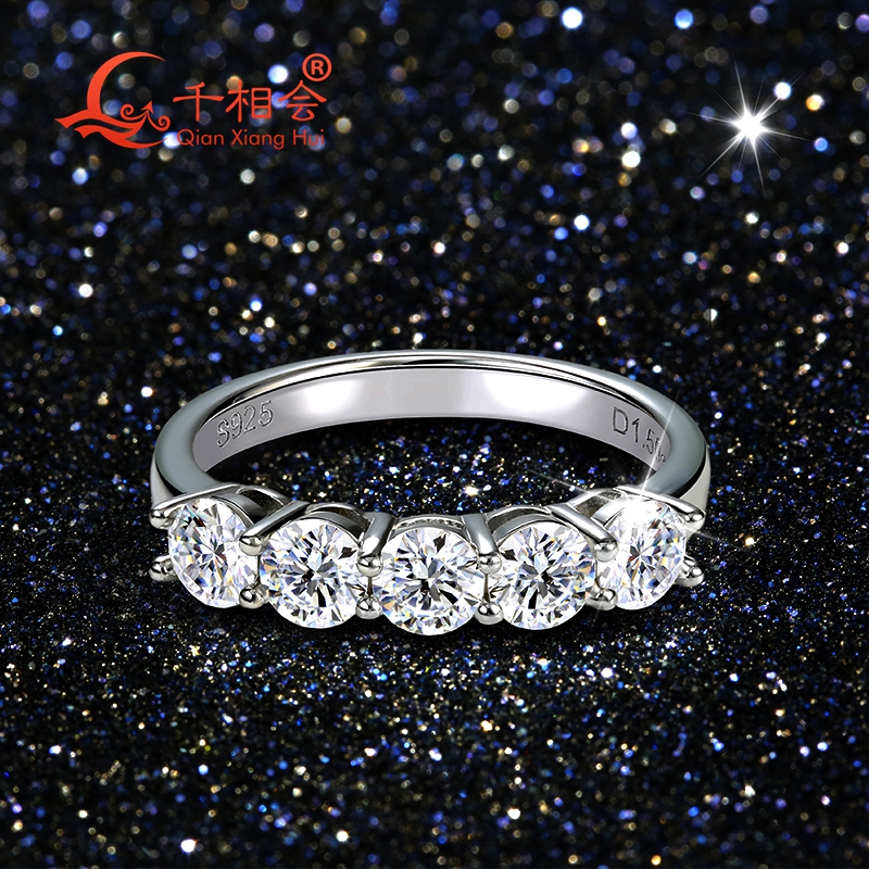 Vs Smartwatch - 1.5ct 4mm round five stones D